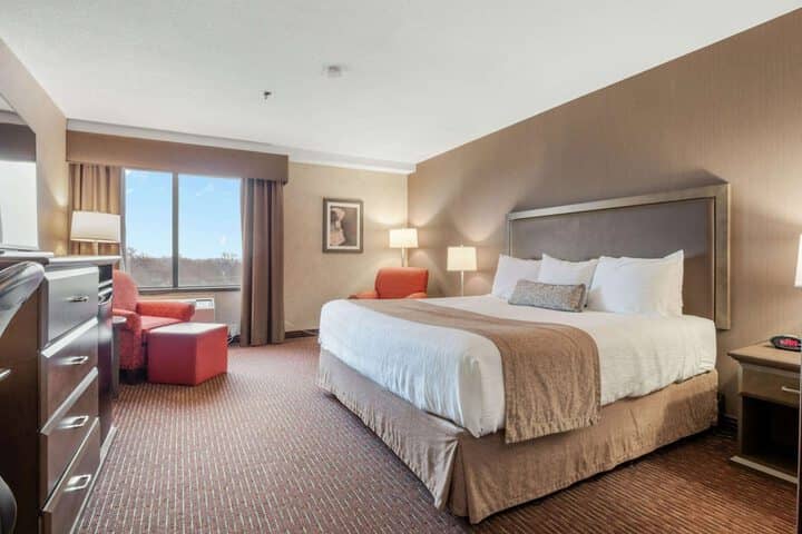 Room 34 of 130