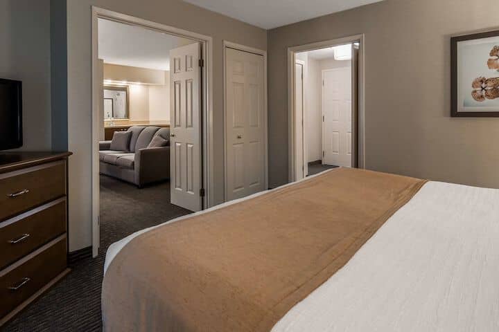 Room 10 of 130