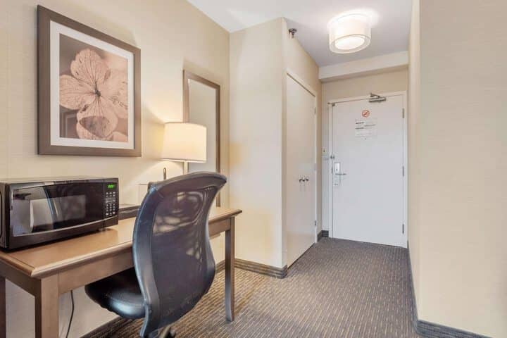 Room 33 of 130