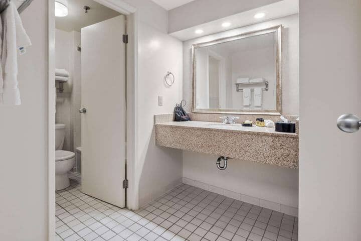 Room 102 of 130